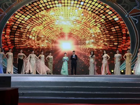 Top 20 thí sinh Nữ Đại sứ du lịch làng nghề Hà Nội 2025 lộng lẫy, kiêu sa với dạ hội