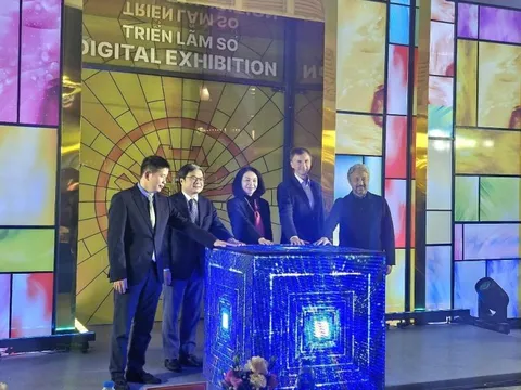 Khai mạc Không gian triển lãm số “Hà Nội Rạng Rỡ - Ánh sáng và Di sản”