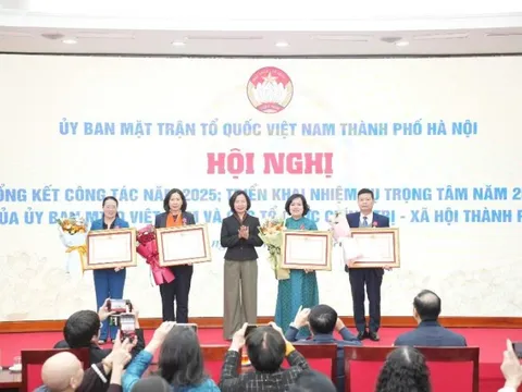 Trao Huân chương Lao động hạng Nhì, hạng Ba và Bằng khen của Thủ tướng Chính phủ cho các cá nhân có thành tích xuất sắc