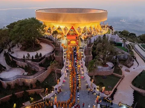 Dấu mốc văn hóa tâm linh mới trên đỉnh núi Bà Đen