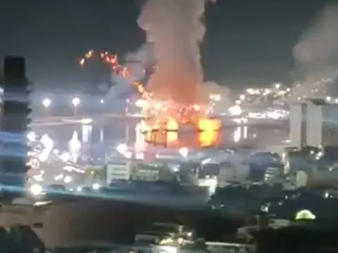 Thủ đô Caracas của Venezuela rung chuyển bởi loạt tiếng nổ