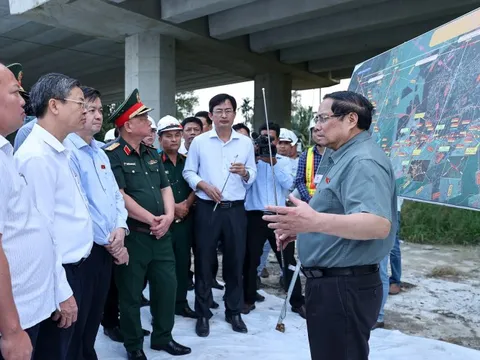 Thủ tướng yêu cầu đẩy nhanh tiến độ các dự án đầu tư xây dựng chào mừng Đại hội Đảng