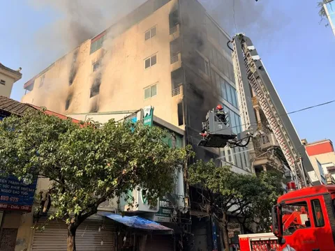 Vụ cháy nhà 7 tầng tại Hà Đông: 2 người chết, 1 người bị thương nặng