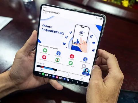 CSGT hướng dẫn người dân nộp phạt nguội nhanh chóng qua app iHanoi