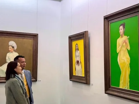 “Giữa sắc & không”: Cuộc đối thoại thầm thì