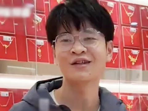 Ông chủ tiệm vàng trẻ tuổi "chịu chơi": Phát vàng, thưởng Tết cả tỷ đồng tiền mặt cho nhân viên