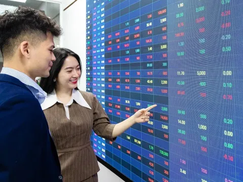 VN-Index bứt tốc đầu năm, cơ hội nổi bật ở nhóm ngân hàng và chứng khoán