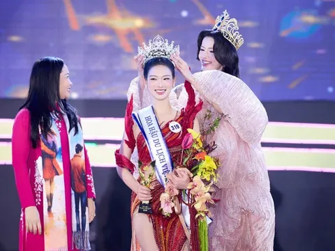 Cô gái Hà Nội đang theo học Thạc sĩ đăng quang Hoa hậu Du lịch Việt Nam 2026