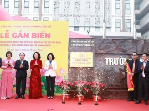 Phường Yên Sở: Gắn biển công trình trường THPT Đỗ Mười chào mừng Đại hội XIV của Đảng