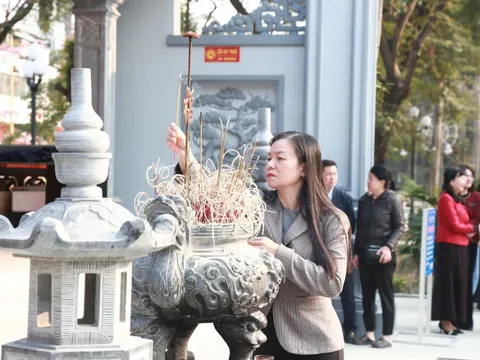 Đoàn công tác Hội LHPN Hà Nội dâng hương tưởng nhớ nữ Anh hùng Võ Thị Sáu