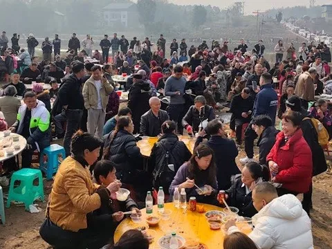 Đăng tin tìm người giúp mổ lợn, cô gái sốc nặng khi thấy cảnh trong sân nhà