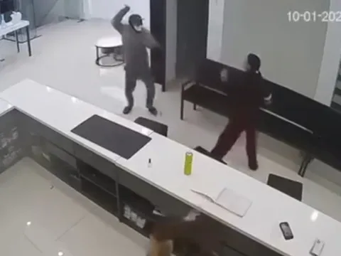 Tóm gọn kẻ cướp tiệm điện thoại táo tợn đang lẩn trốn tại Tp.HCM