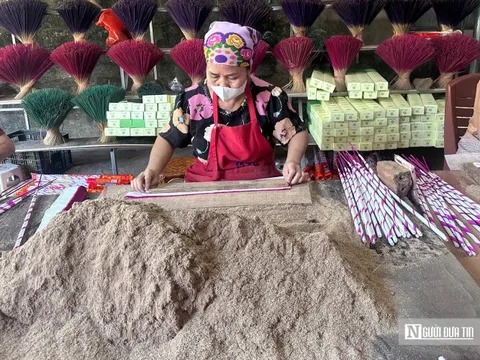 Về Quỳ Châu tìm "mùi Tết, mùi Xuân" trong từng que hương trầm