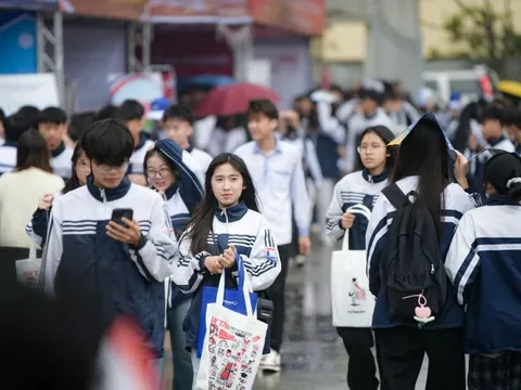 Tư vấn tuyển sinh 2026 đầu tiên diễn ra tại ĐH Vinh, quy tụ 100 gian tư vấn chọn ngành cho thí sinh