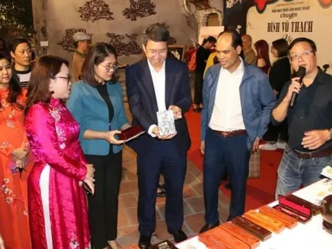 Triển lãm nghệ thuật “Chuyện đình Vũ Thạch với tổ nghề chạm khảm”