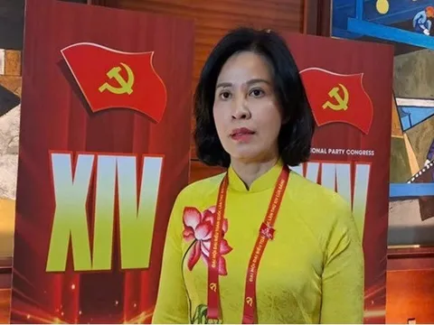 Các nữ đại biểu chia sẻ bên hành lang niềm tin kỳ vọng vào Đại hội Đảng XIV