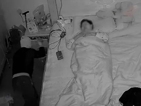 Trộm đột nhập vào phòng ngủ, người phụ nữ có màn xử lý bất ngờ