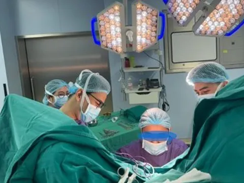 Người phụ nữ bị vòng tránh thai "đi lạc" vào bàng quang suốt 22 năm