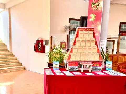 Quảng Ngãi trưng bày gần 2.000 ấn phẩm chào mừng Đại hội XIV của Đảng