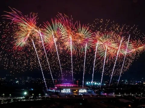 Tổng duyệt bắn pháo hoa chào mừng Đại hội XIV của Đảng