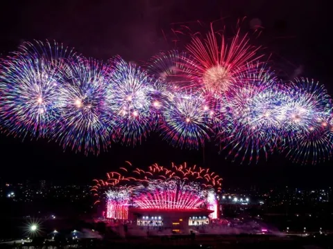 Mãn nhãn màn tổng duyệt pháo hoa chào mừng Đại hội XIV của Đảng