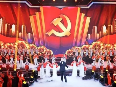 “Dưới lá cờ vẻ vang của Đảng”: Chương trình nghệ thuật chào mừng thành công Đại hội XIV của Đảng