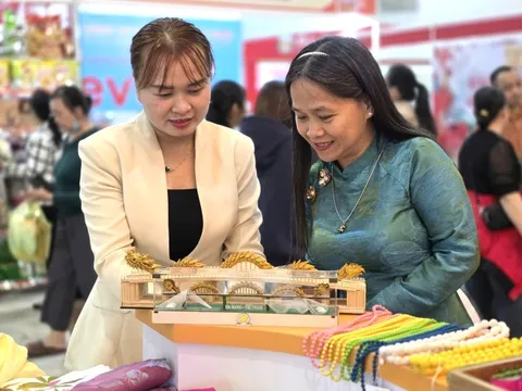 Hội chợ Xuân Đà Nẵng: Người tiêu dùng sắm đồ Tết, nhà sản xuất "test thị trường"