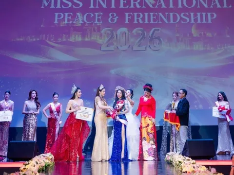 Nữ ca sĩ Hà Kiều đạt cú đúp giải thưởng Hoa hậu Tài năng toàn cầu và Người đẹp Trí tuệ 2026