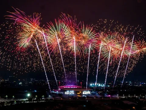 Chùm ảnh: Tổng duyệt bắn pháo hoa chào mừng Đại hội XIV của Đảng