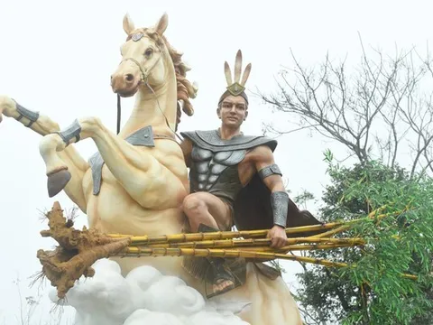 Chiêm ngưỡng linh vật ngựa như bước ra từ truyện cổ tích Thánh Gióng