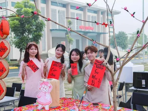Sinh viên Trường Đại học Việt Nhật đón Tết cổ truyền