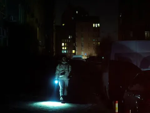 Nga không kích thủ đô Ukraine gây mất điện diện rộng