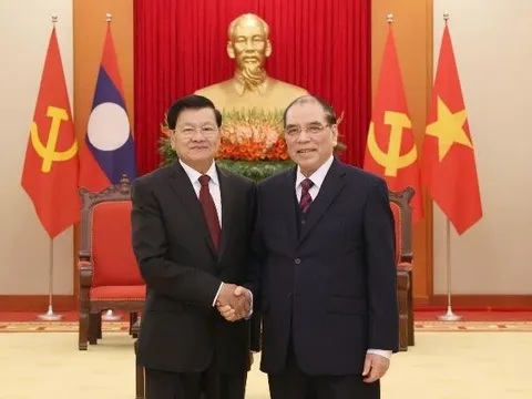 Tổng Bí thư, Chủ tịch nước Lào thăm nguyên Tổng Bí thư Nông Đức Mạnh