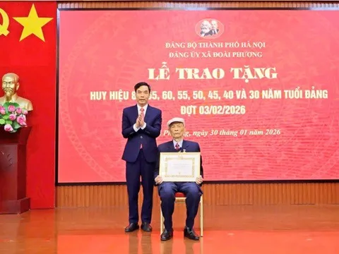 Xã Đoài Phương trao tặng Huy hiệu Đảng cho 36 đảng viên tiêu biểu