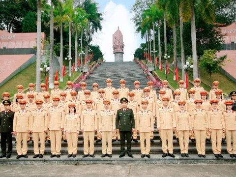 Phòng CSGT Hà Nội tổ chức hoạt động “Về nguồn – giáo dục truyền thống – chung sức cùng cộng đồng” tại Tuyên Quang