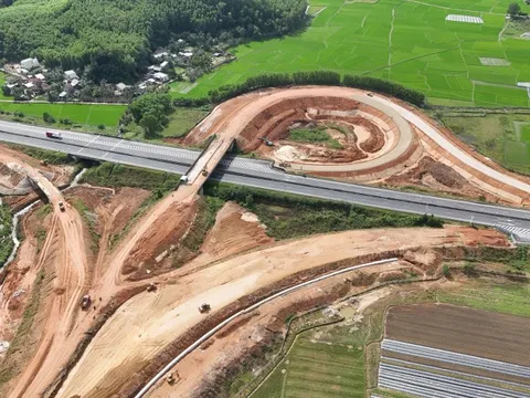 Vì sao nút giao Trì Bình- Dung Quất 8 năm vẫn chưa thể hoàn thiện?