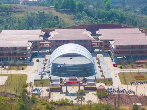Máy tính bảng, nhạc cụ dân tộc… và ngôi trường “5 sao” hiện đại vùng biên giới Điện Biên