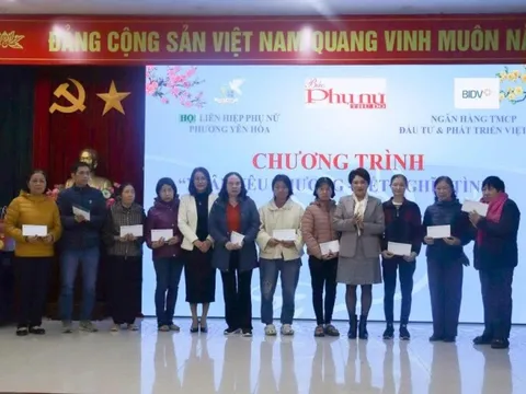 Trao “Xuân yêu thương - Tết nghĩa tình” đến phụ nữ phường Yên Hòa