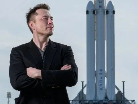 Elon Musk thúc đẩy tham vọng không gian với thương vụ “siêu khủng”