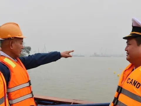 Hà Nội: Giữ mạch giao thông đường thủy trong cao điểm thi công các cầu vượt sông Hồng