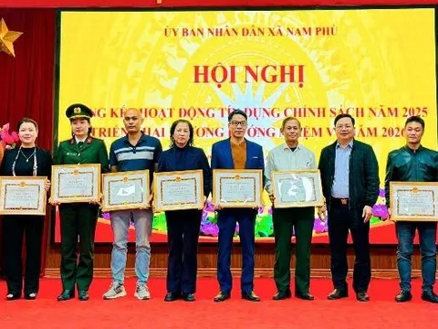 Xã Nam Phù khen thưởng 13 tập thể, cá nhân tiêu biểu trong công tác tín dụng chính sách xã hội