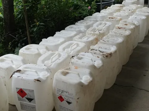 Thủ đoạn của chủ cơ sở sản xuất 60.000 lít giấm chứa axit acetic