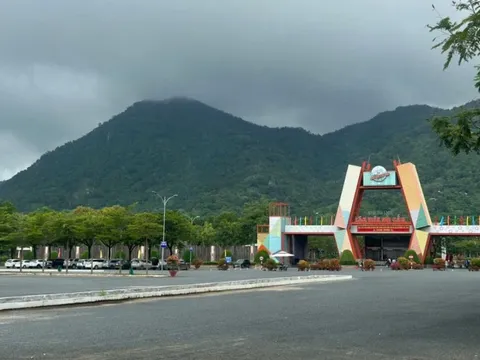 Góc săn mây độc đáo trên đỉnh nóc nhà miền Tây