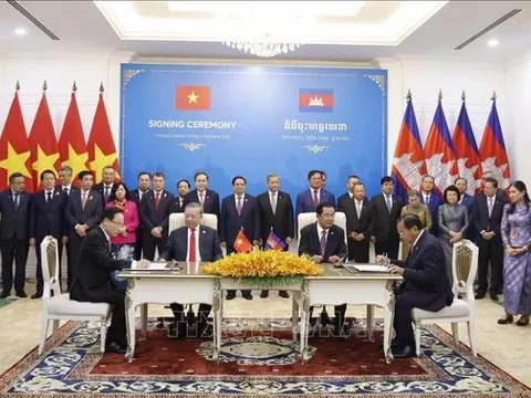 Cuộc gặp giữa Bộ Chính trị Đảng Cộng sản Việt Nam và Ban Thường vụ Trung ương Đảng Nhân dân Campuchia