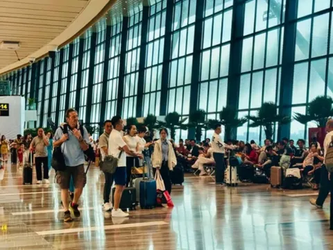 Sân bay Tân Sơn Nhất và Nội Bài đón lượng khách tăng vọt dịp Tết Bính Ngọ 2026