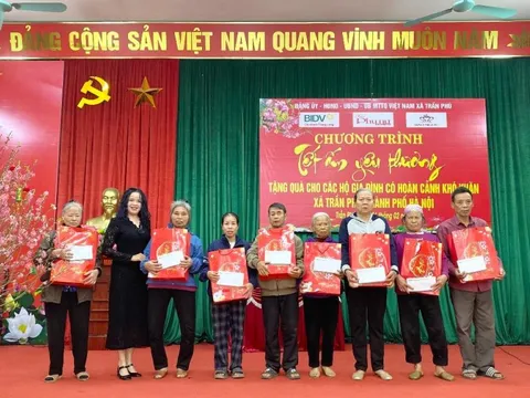 Mang Tết ấm đến với những gia đình khó khăn tại xã Trần Phú