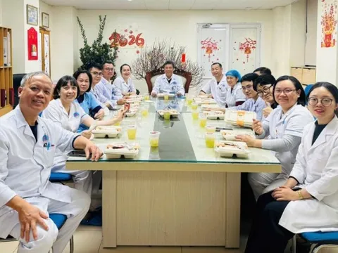 Ấm áp bữa cơm công đoàn Bệnh viện Hữu Nghị