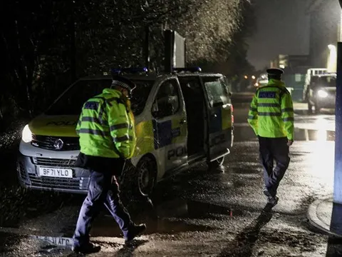 Cảnh sát chống khủng bố London điều tra nghi phạm 13 tuổi tấn công bạn học