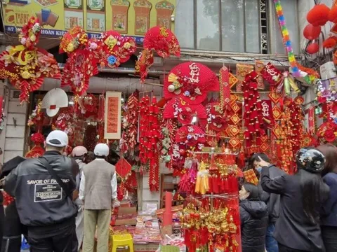 Rộn ràng phố cổ đón Xuân sang