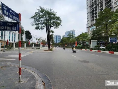 Đường phố Hà Nội thênh thang ngày đầu nghỉ Tết Nguyên đán